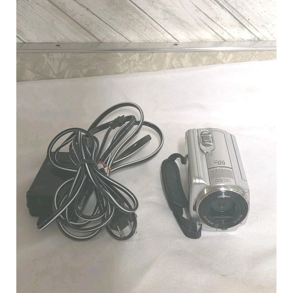 Sony Handycam DCR-SR68 Silver Video Digital Camcorder 60x Zoom 80GB HDD - Tested
